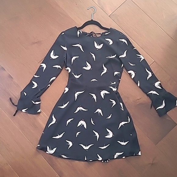 Dynamite Bird Dress - Picture 1 of 7